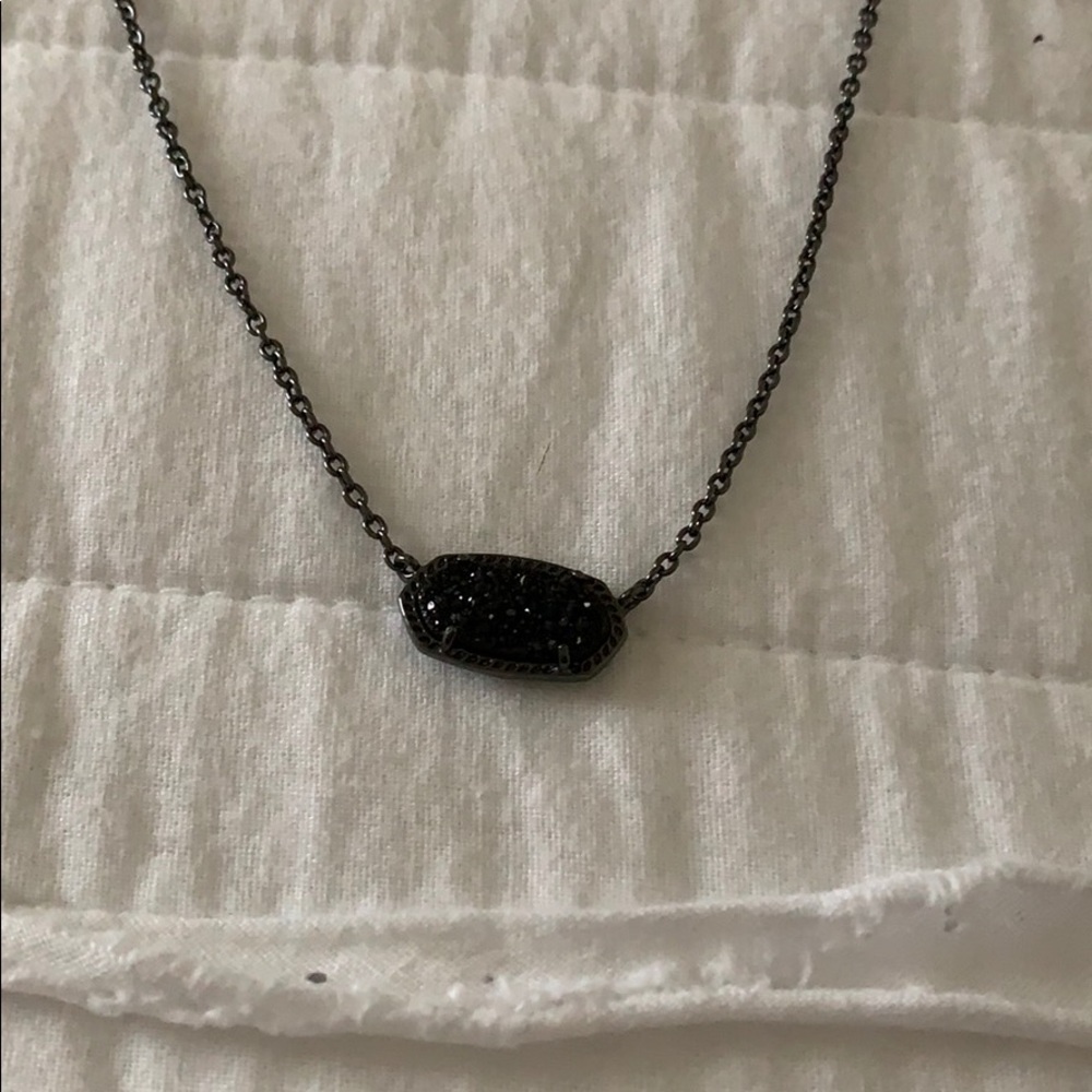 Kendra Scott necklace